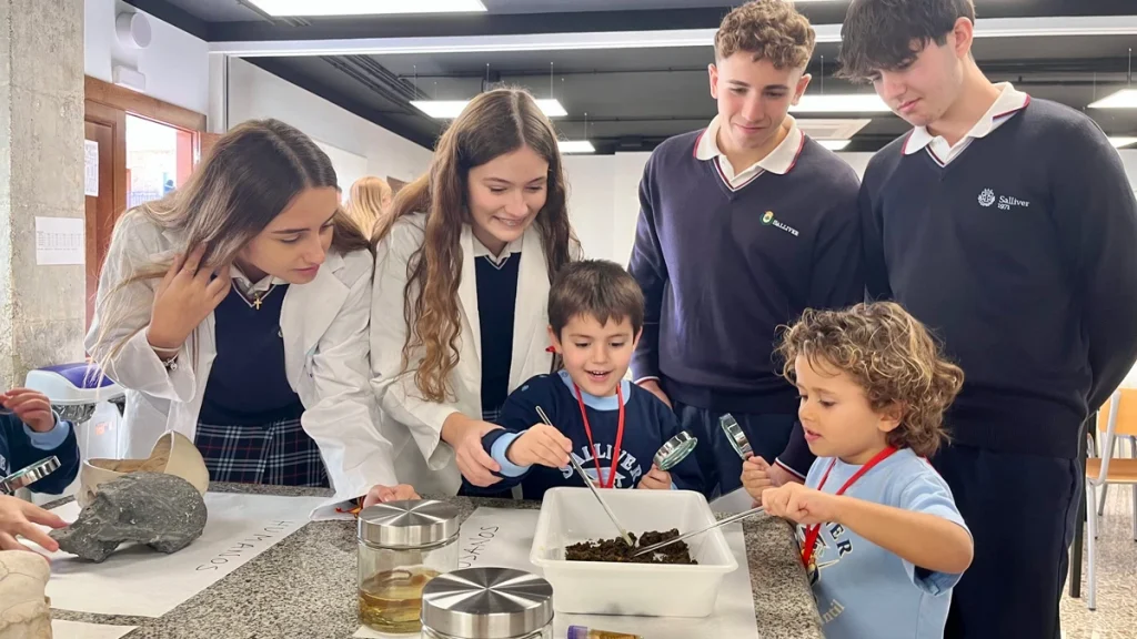 Colegio dia-ciencia-infantil-salliver-2 - Eva Marketing